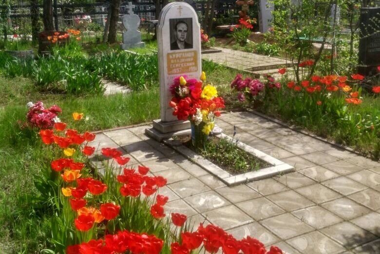 Аллея почётного захоронения кладбища №1 в Волгодонске