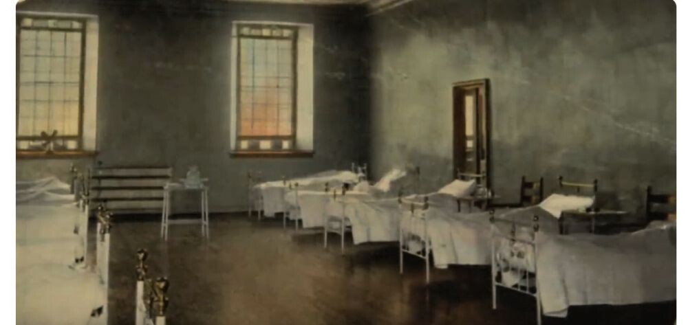 Около трёх недель Мария находилась в больнице, дочь находилась вместе с ней.