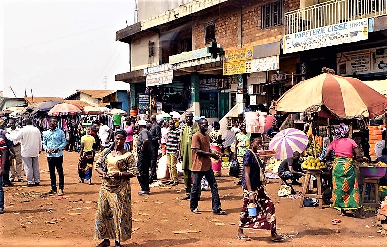 2. На рынке в Конакри