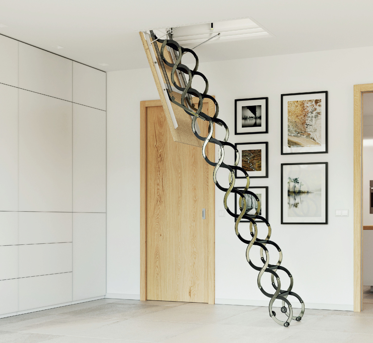 Чердачная лестница с ножничным механизмом