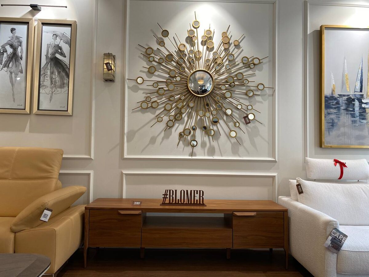 Выставочные экспозиции мебели в интерьерном салоне Blomer в Санкт-Петербурге