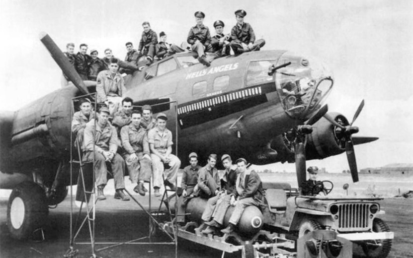  Эскадрилья летчиков, пересевших с самолета на байк, получила название в честь фильма Говарда Хьюза «Ангелы ада» – картина рассказывала о летчиках. Фото: Commons. wikimedia.org