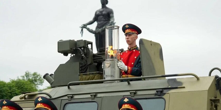    Старт акции "Свеча памяти" дали на Пискаревском мемориальном кладбище.t.me/a_belsky