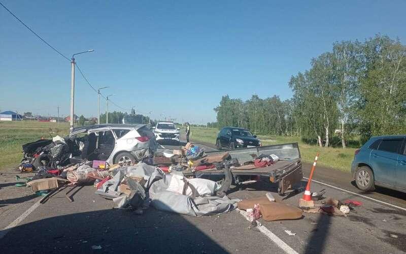В Тюменской области утром 18 июня на 147-м километре трассы Шадринск – Ялуторовск произошло ДТП с участием пассажирского транспорта.