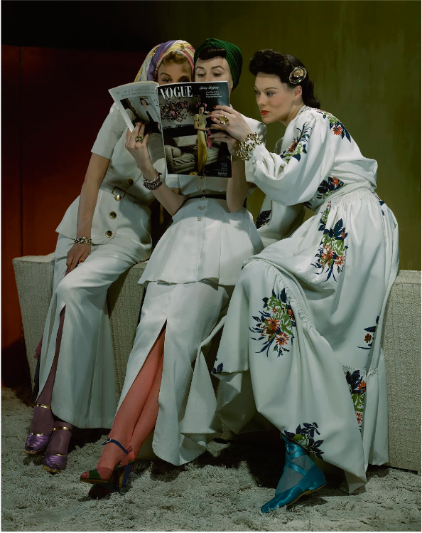 Three Models Reading Vogue Magazine, Vogue Джон Роулингс 1941