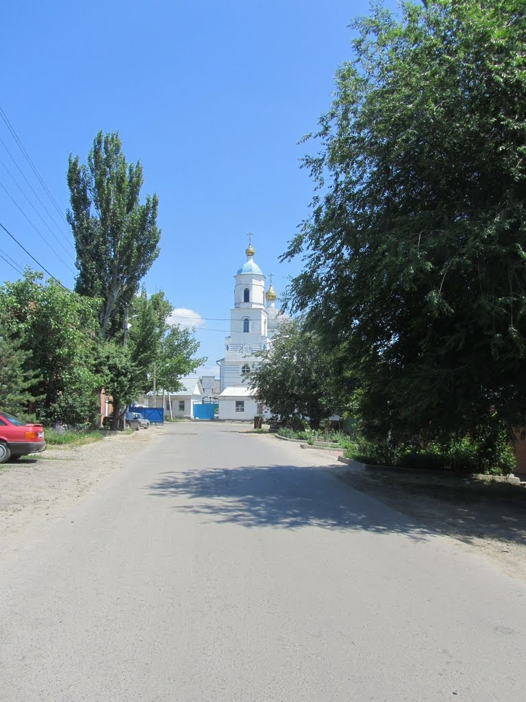 По улице Советской (Доломановской).