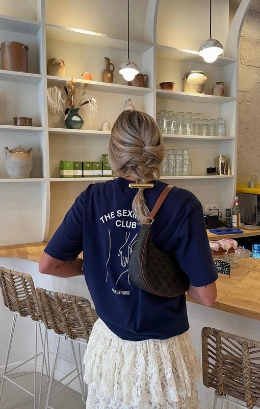 Правильно подобранная футболка может стать основой комфортного и стильного образа