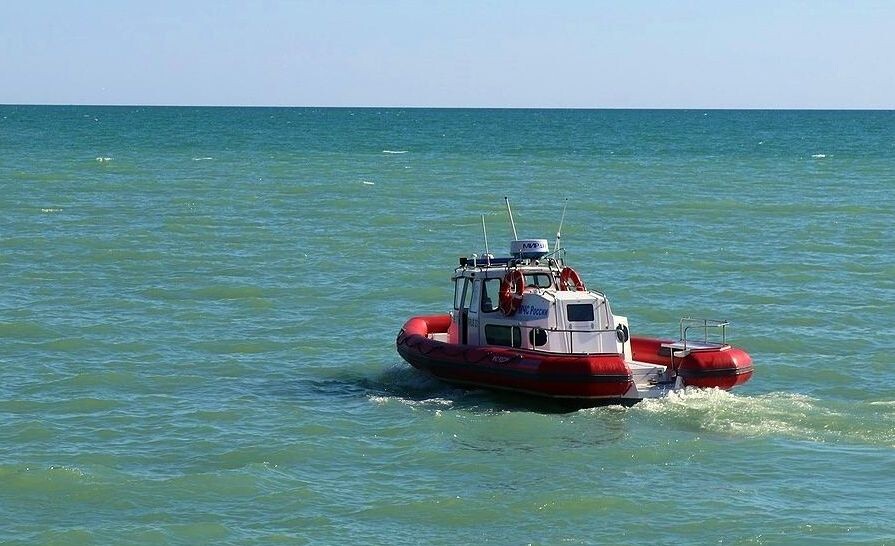 Фото: ЮРПСО МЧС России. Поиски пропавших в Черном море туристов.