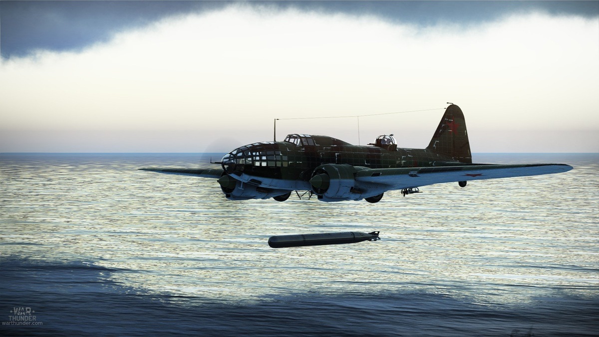 Это, как можно видеть, кадр из игры. Суть в том, что торпедоносец, чтобы сбросить торпеду, должен идти очень низко, и не менять курс. В этом случае - он мишень для зенитчиков... Но иначе - нельзя...