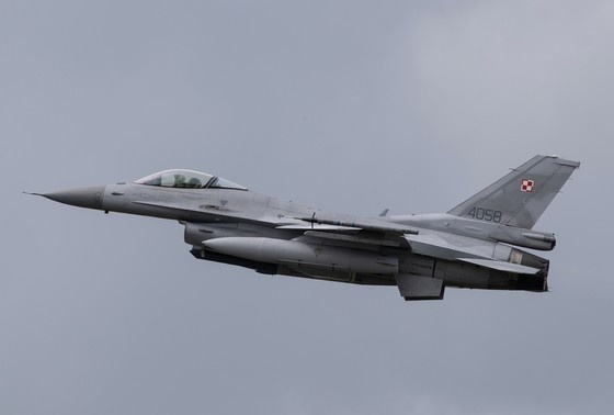    F-16
