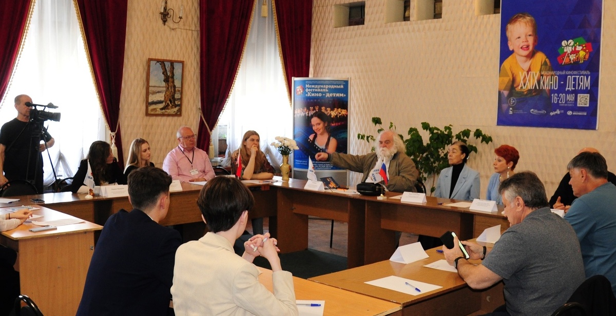 Участники круглого стола