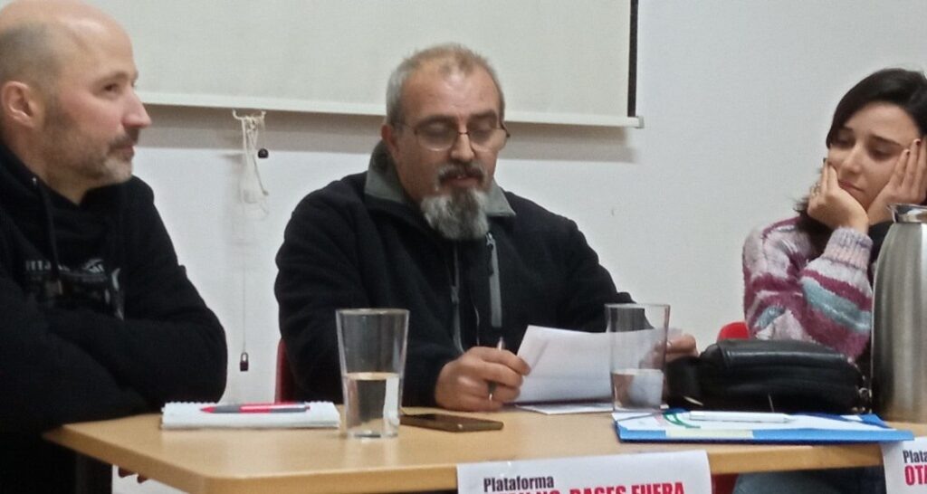 Андони пишет для местной левой газеты La Comuna, выступает в качестве аналитика на телеканале Russia Today и венесуэльском Telesur. Ведет популярный в Испании блог Haizeagorriak», который регулярно читает более 20 тыс. человек