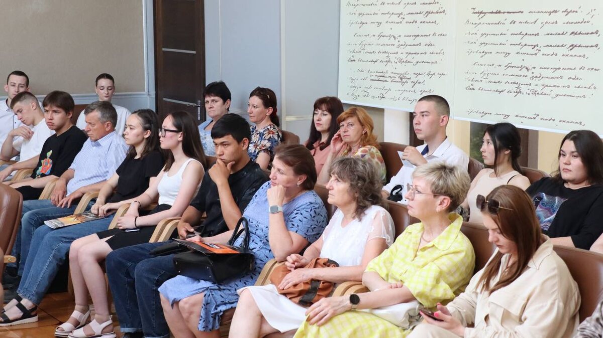  📷    В Оренбурге прошла презентация журнала «Целине – 70 лет» Кристина Просвиркина