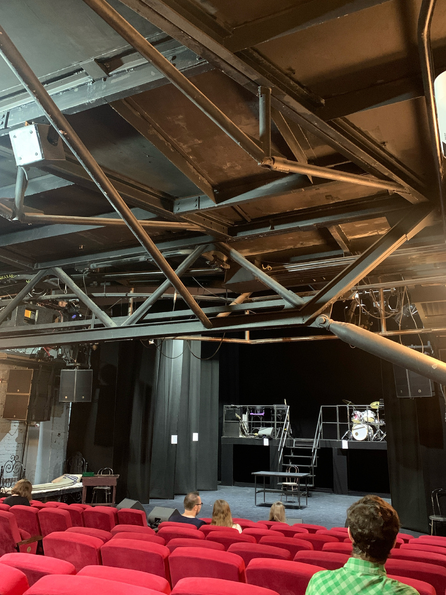 Зал театра.