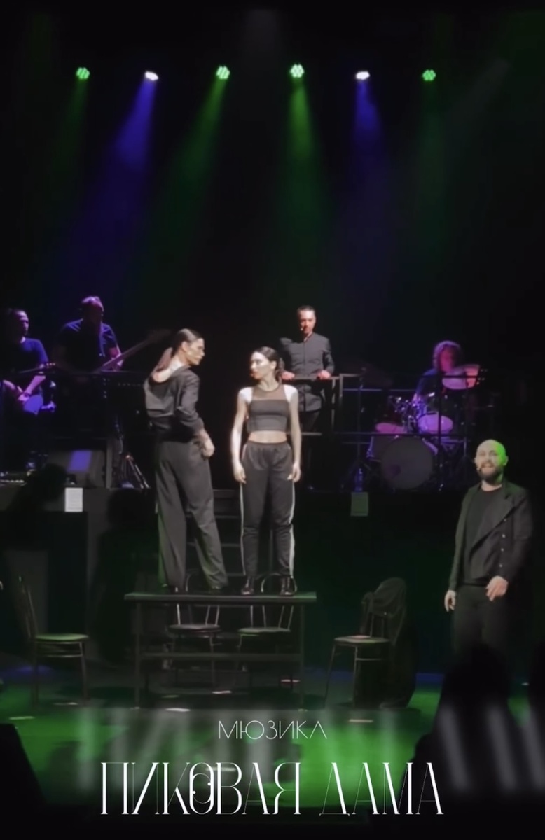 Из социальных сетей актёров.