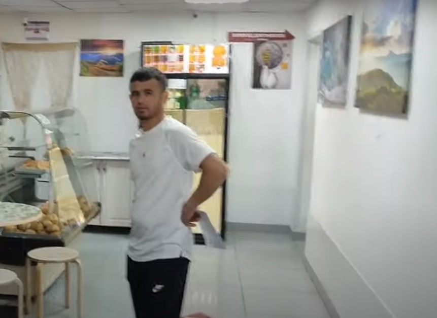 Центр легализации работает под видом столовой. Фото: КРИК-ТВ.