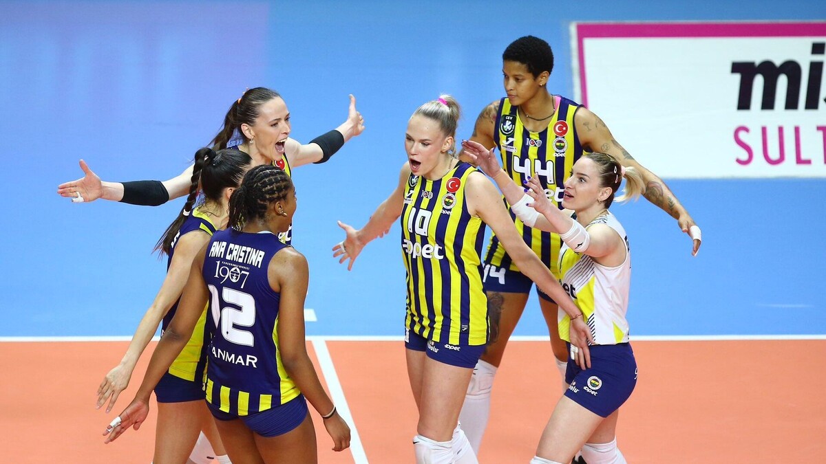 Маргариту Курило привлекает опыт Арины Федоровцевой (номер 10) и других российских волейболисток, выступающих в других странах. Фото: news.myseldon.ru