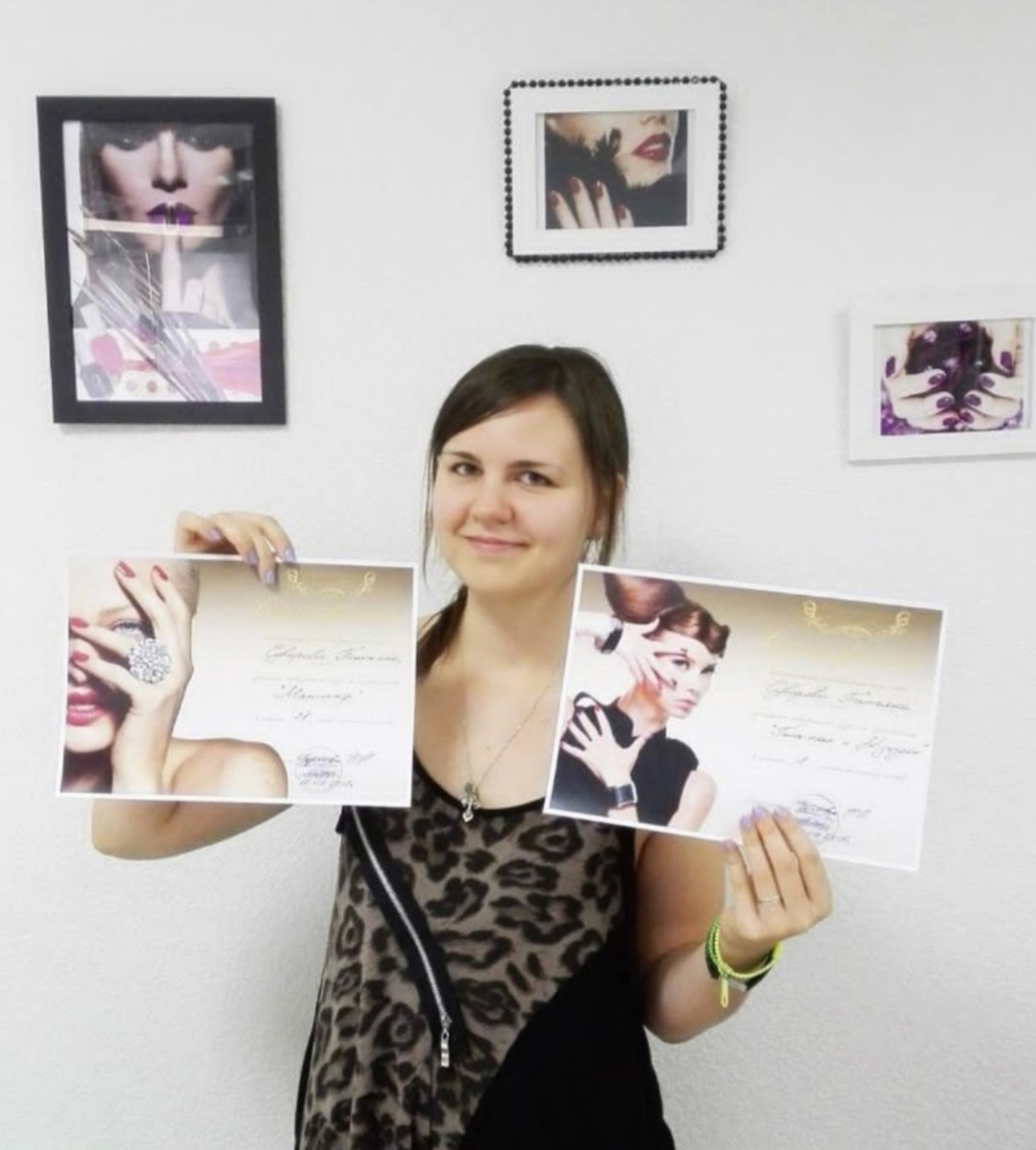 Фото, которое я еле еле отрыла. Последний день моих первых курсов. Тогда я еще думала, что это просто увлечение "побаловаться"