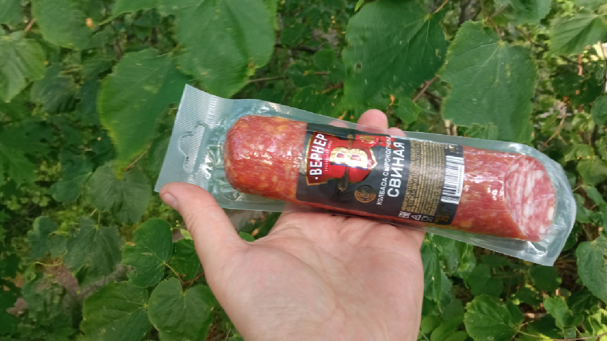 На природе колбасу охота всегда