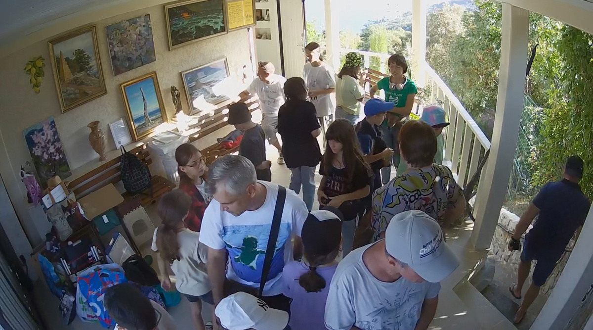 На одной из «живых» встреч подписчиков у меня на даче Терп-Ламбат. Осень   2023 года. Искусственному интеллекту такие встречи не нравятся. 