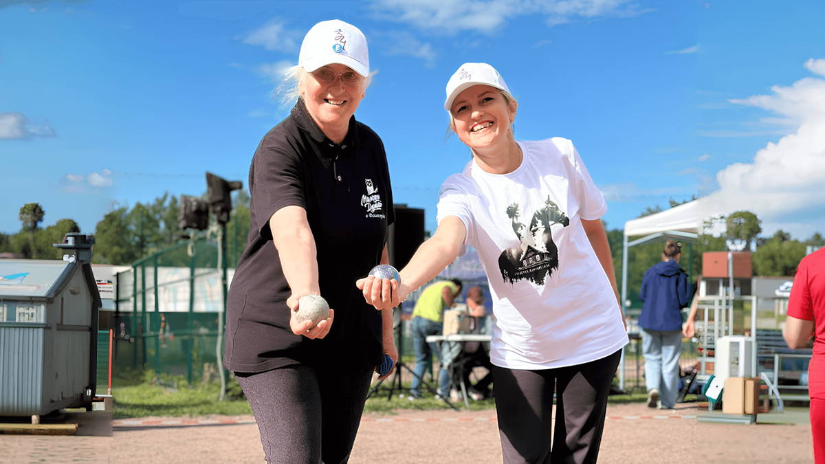 Фото: группа «Играем в петанк в Волгограде» во «ВКонтакте» (Галина Кукушкина – в чёрном) 