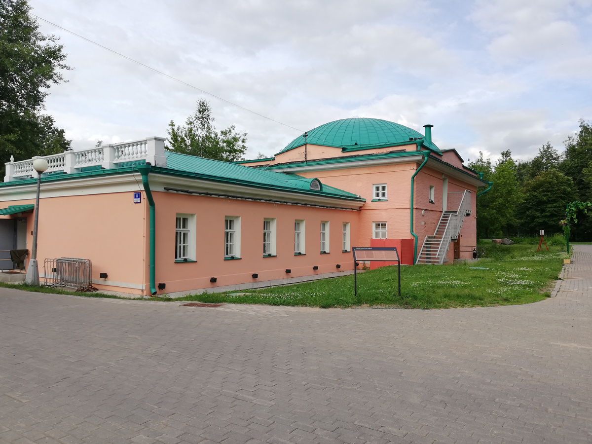 Изначально  увеселительный павильон