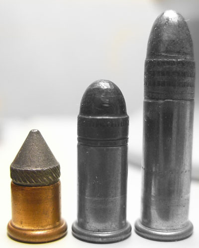 Слева - .22СВ (5,6х7,2 мм). Рядом - .22 Short и LR. СВ тоже "долгожитель", 1888-наше время. (Фото - общественное достояние)