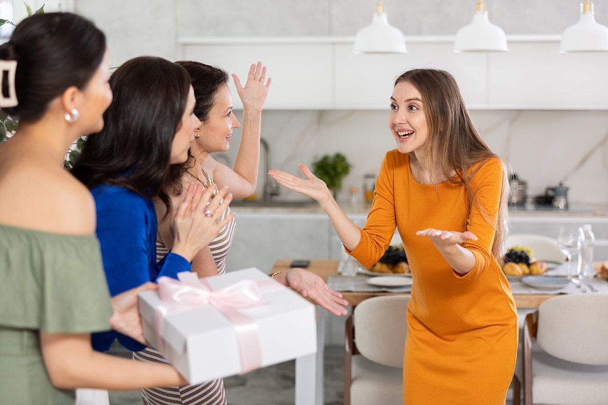 Родиться в один день со знаменитостью — забавное совпадение. Узнайте, кто празднует день рождения 20 июня. Источник: Shutterstock📷
