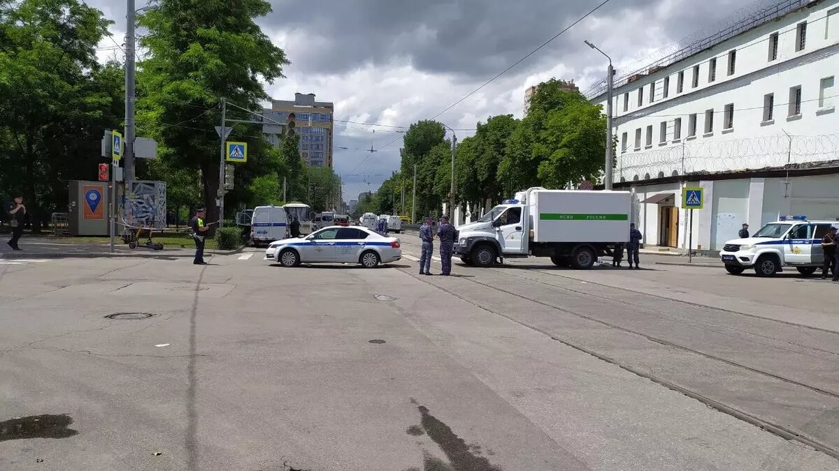 Сотрудники СИЗО в Ростове могли передавать заключенным оружие за  вознаграждение | RostovGazeta.ru | Дзен