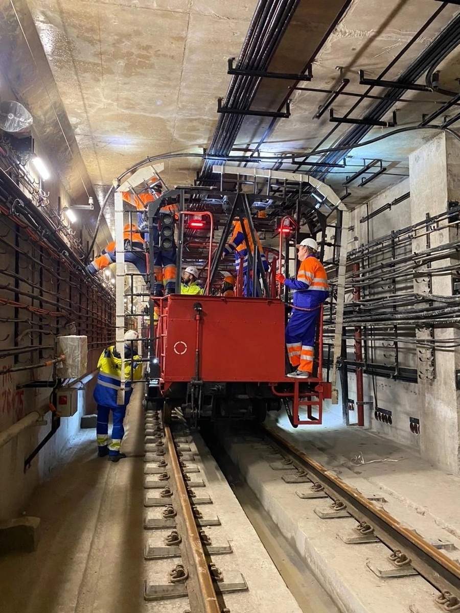 🚇 Москва строит метро будущего: габаритный вагон на Троицкой линии, монтаж  ТПМК на 