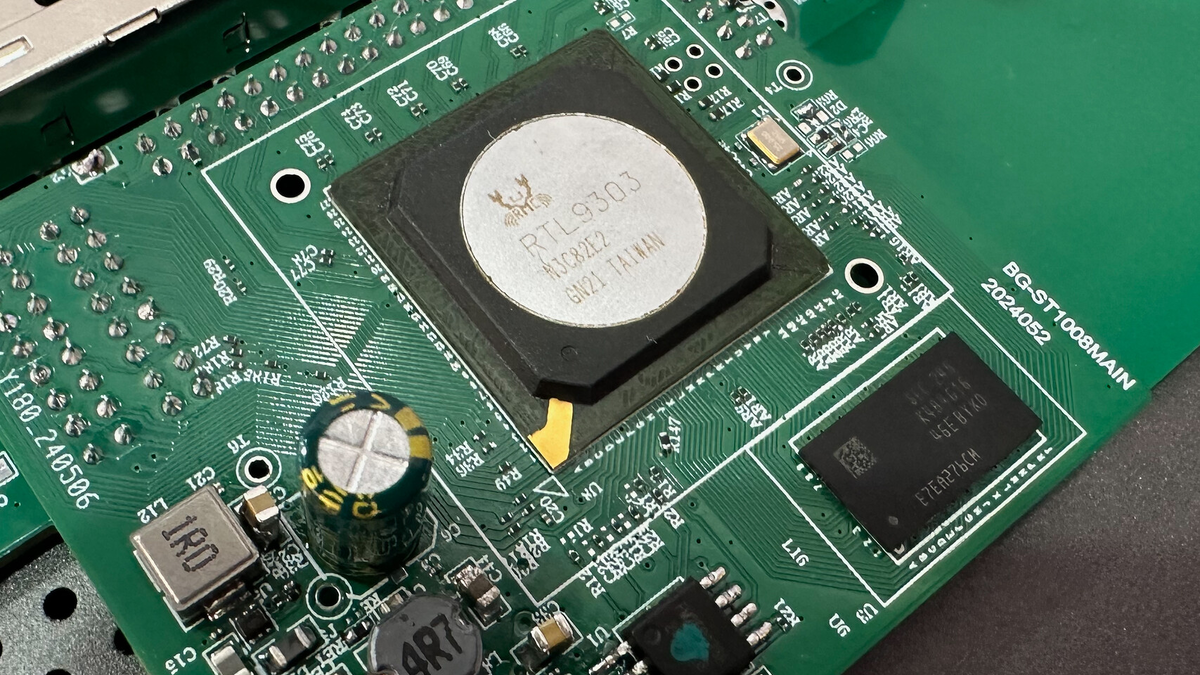 На выставке Computex компания Realtek представила новую коммутационную платформу со скоростью передачи данных 5 Гбит/с, которая призвана сделать высокоскоростные Ethernet-коммутаторы доступнее для...-2