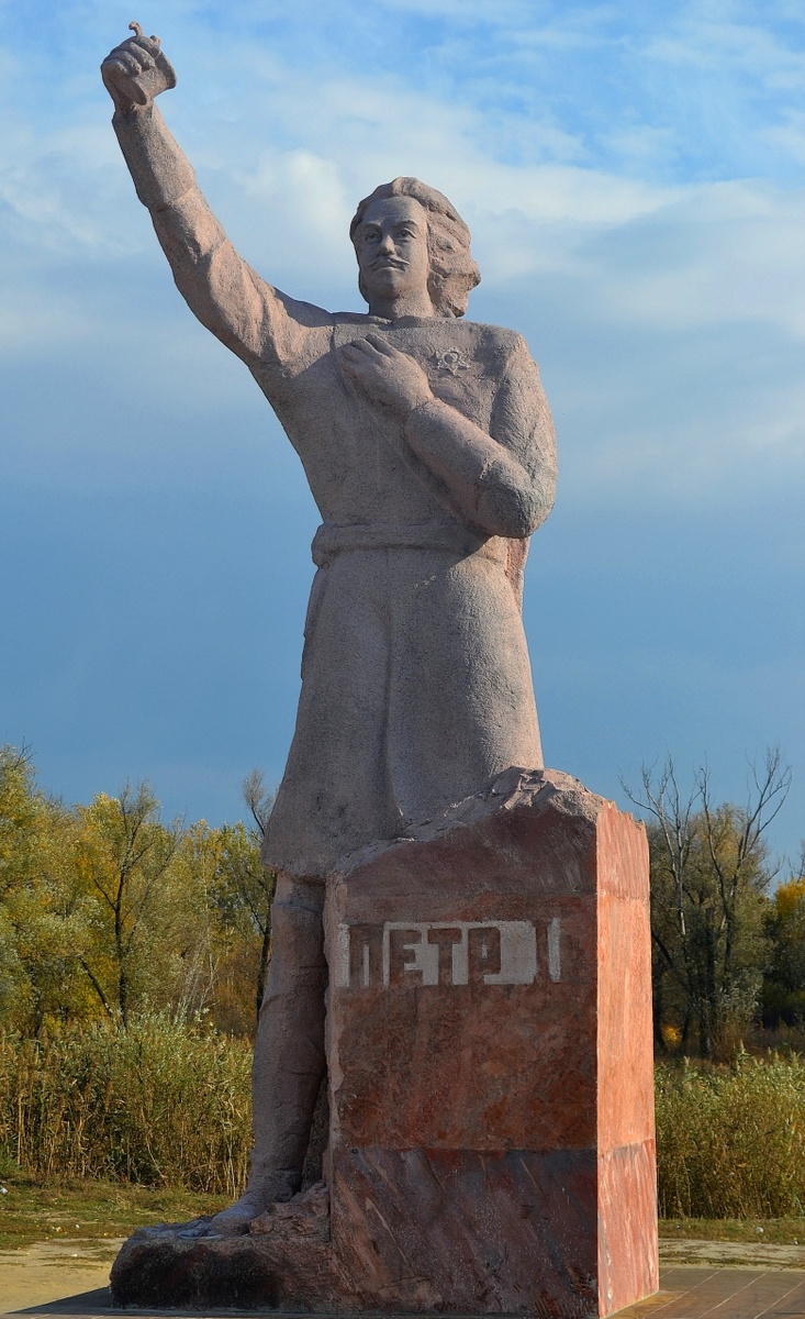Памятник Петру первому в Богучаре