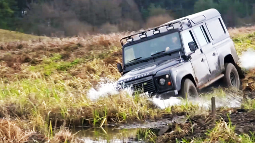 Сверхомбициозный бросок модного Land Rover Defender в бездонное болото на бездорожье.