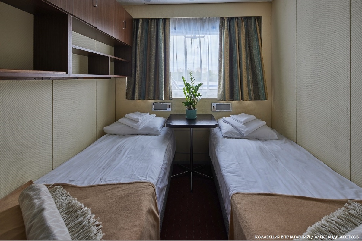 Двухместная каюта на теплоходах класса стандарт и эконом. Фото из книги "Круиз Москва - Петербург. Коллекция впечатлений"