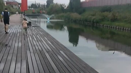 Фонтан в реке на Казанской набережной в Туле