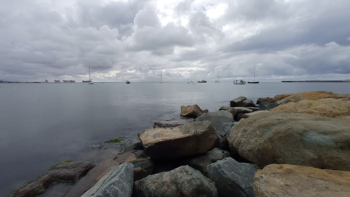 Тучи над морем