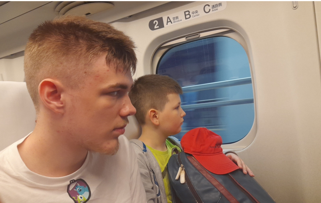 Год назад. Встреча с Японией. Первая поездка в поезде.