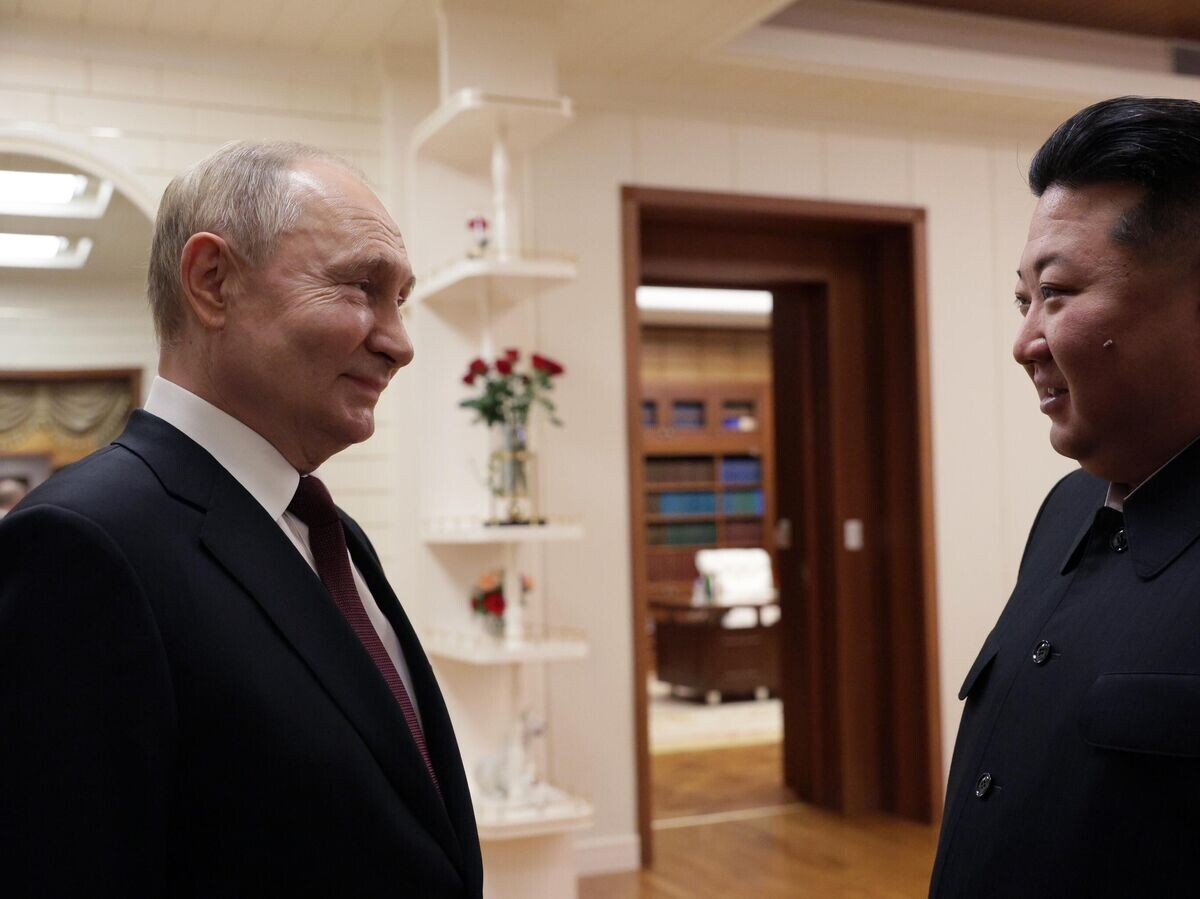    Президент России Владимир Путин и председатель государственных дел Корейской Народно-Демократической Республики Ким Чен Ын© РИА Новости / POOL