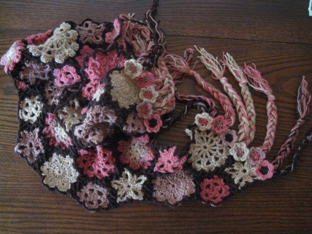    На шарфе   
Источник: «Sunrise2104»