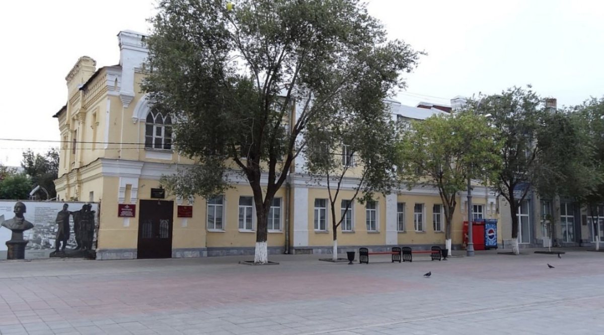    В Оренбурге обследуют здание Военного собрания на ул. Советской. С чем это связано?