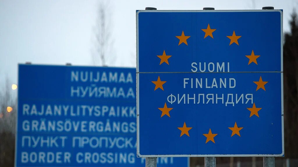 Проект подразумевает, что прибывшим в Финляндию со стороны российской границы в случае отказа в получении убежища грозит депортация.