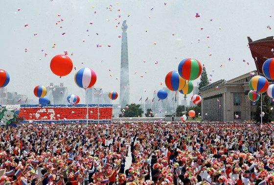    Церемония официальной встречи президента РФ Владимира Путина и председателя государственных дел Корейской Народно-Демократической Республики Ким Чен Ына на площади Ким Ир Сена в Пхеньяне