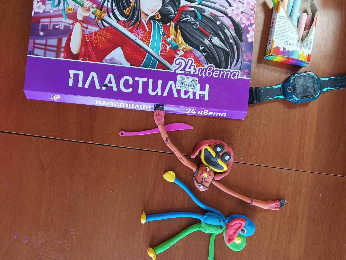 Максим художничает