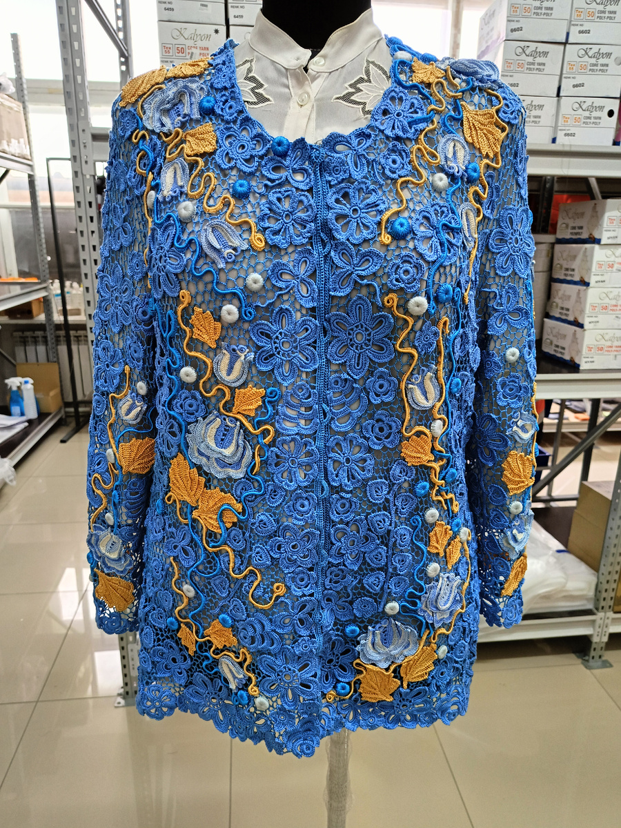 Фоткала на манекене на работе.