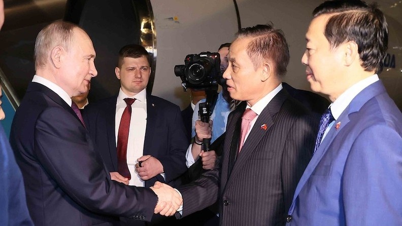 https://image-ru.nhandan.vn/w792/Uploaded/2024/asfzyreclyr/2024_06_20/ttxvn-tong-thong-lb-nga-vladimir-putin-den-ha-noi-2006-2-173-6345.jpg