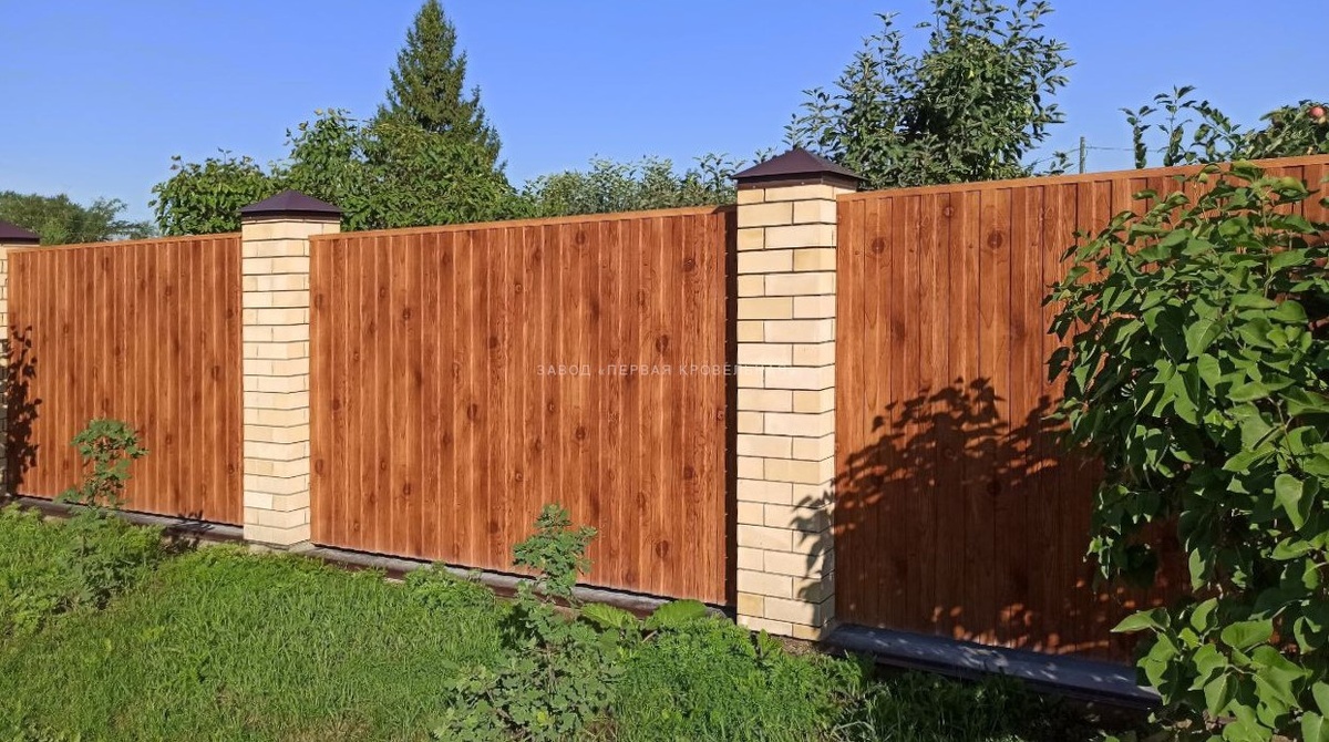 Декоративная планка для забора из профнастила под дерево - Золотой орех 3D
