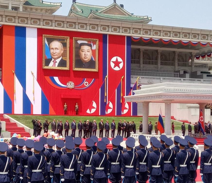    НЕКОТОРЫЕ СЛОВА, УТЕРЯННЫЕ ПРИ ПЕРЕВОДЕ  Это, конечно, «новый поворот».  В Пхеньяне прошли переговоры Путина и Ким Чен Ына.