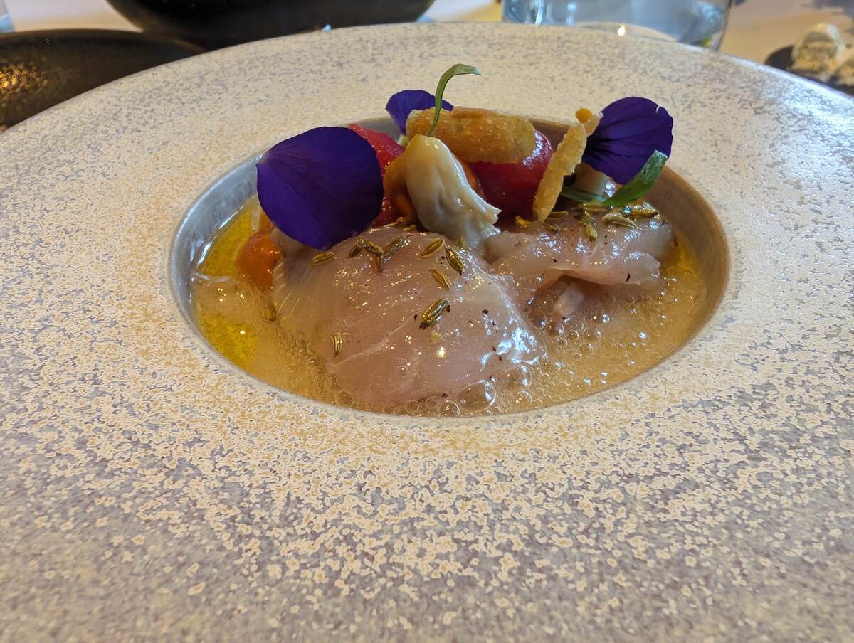 Точное название блюд я уже не помню, но это была сырая рыба с соусом. Неплохо, но странно было есть сырую рыбу. 