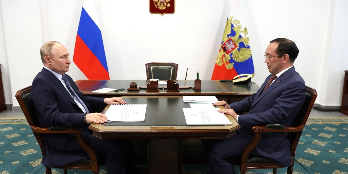 Фото: Пётр Ковалёв / ТАСС / с сайта Кремля (http://static.kremlin.ru/media/events/photos/big2x/5L3EpRRP9P4hTAA5RbC7VRnPwwHK9D2C.jpg)
