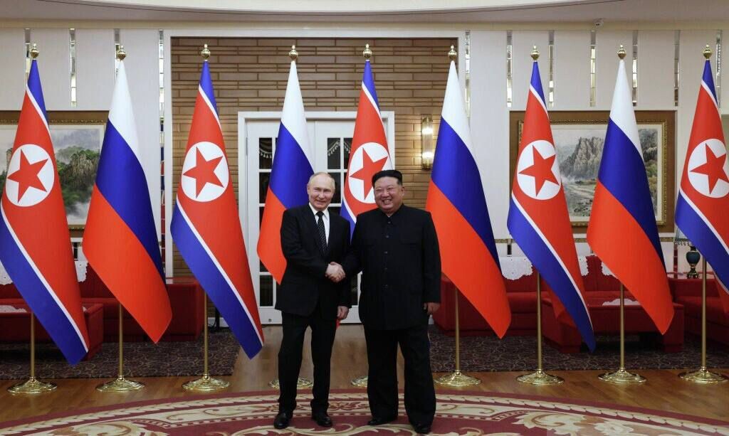 Это, конечно, «новый поворот».

В Пхеньяне прошли переговоры Путина и Ким Чен Ына.

В скобках добавляем к заявлениям лидеров то, что в принципе должно быть однажды сказано, но пока подразумевается.